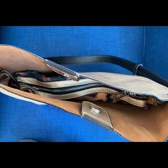 CO LAB Golden purse with inside leopard zip and snap closure. - Picture 5 of 16